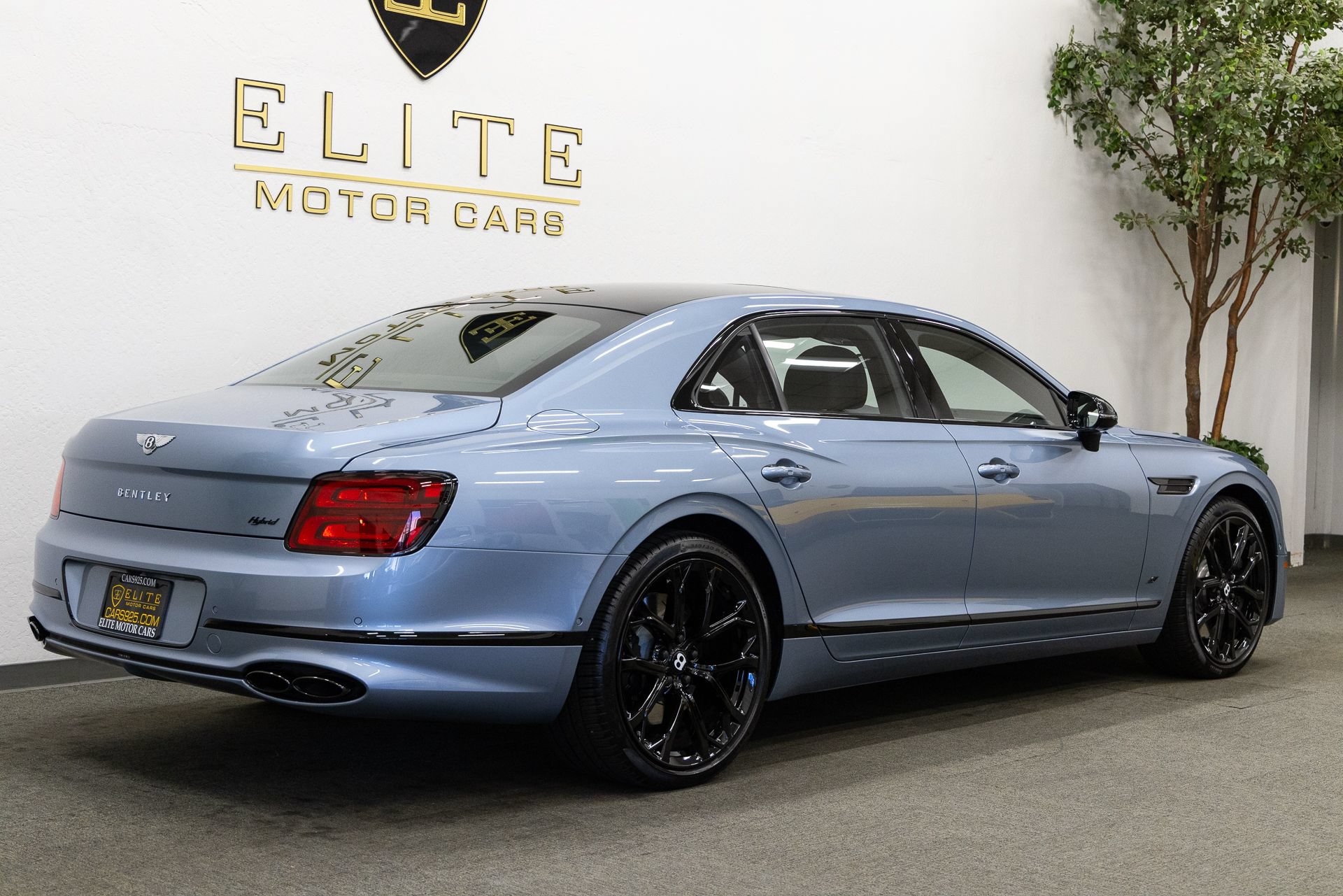 Used 2024 Bentley Flying Spur Plug-In Hybrid AWD/4WD image 10
