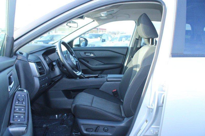 Used 2024 Nissan Rogue SV image 9