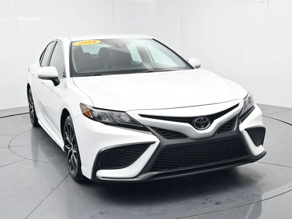 Used 2024 Toyota Camry SE w/ Convenience Package image 2