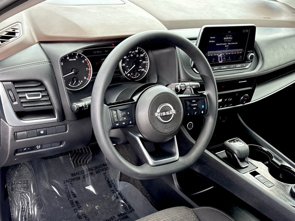 Used 2023 Nissan Rogue SV image 11