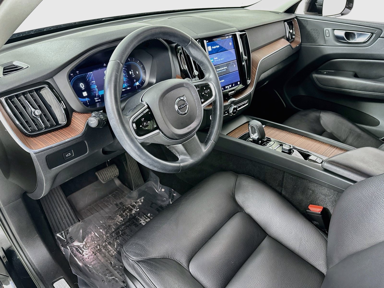Used 2023 Volvo XC60 B5 Plus w/ Protection Package Premier AWD/4WD image 9