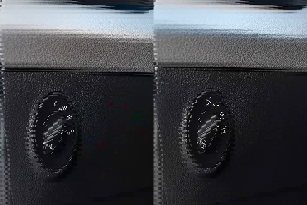 Used 2022 Volkswagen Taos SE image 24