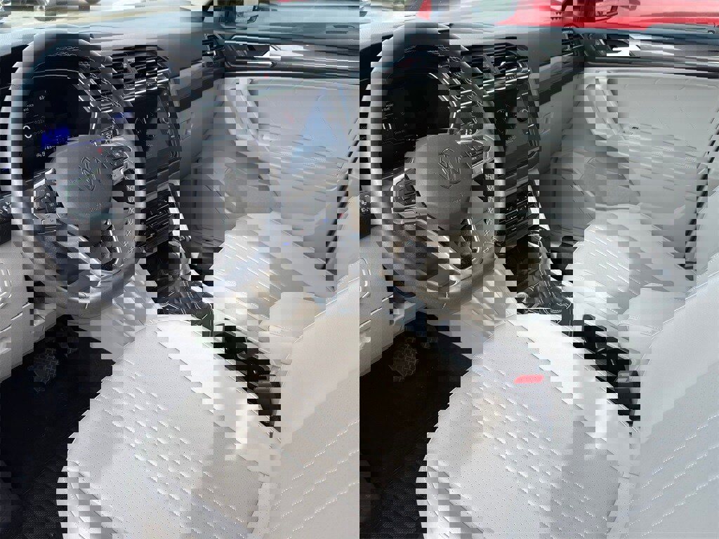 Certified 2022 Volkswagen Tiguan SE w/ Panoramic Sunroof Package image 10