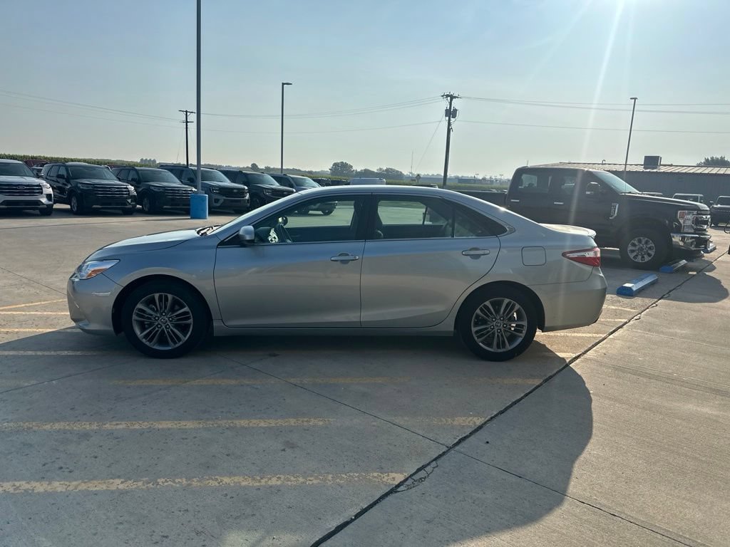 Used 2015 Toyota Camry SE FWD image 4