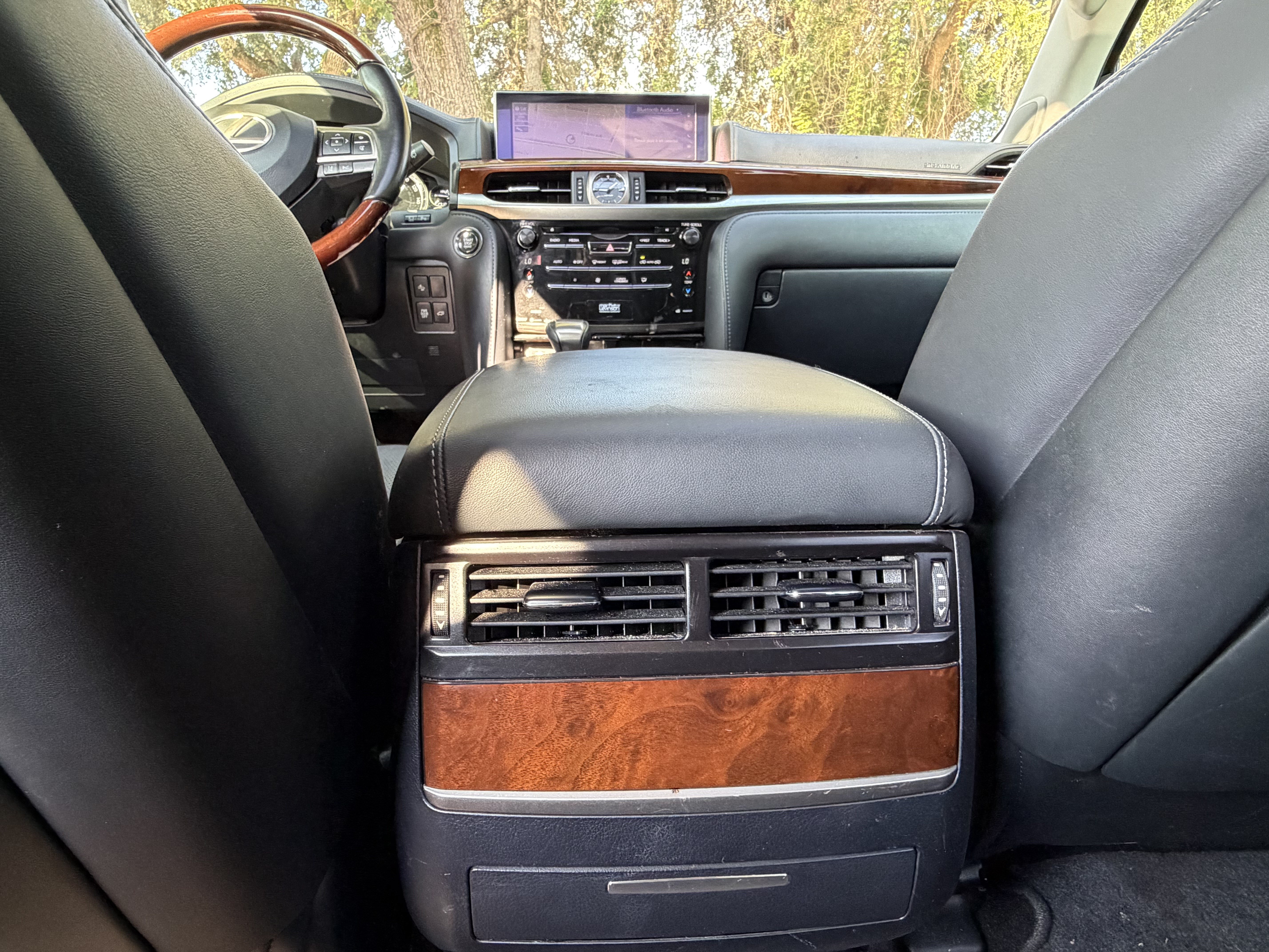 Used 2020 Lexus LX 570 4WD w/ Luxury Package image 39