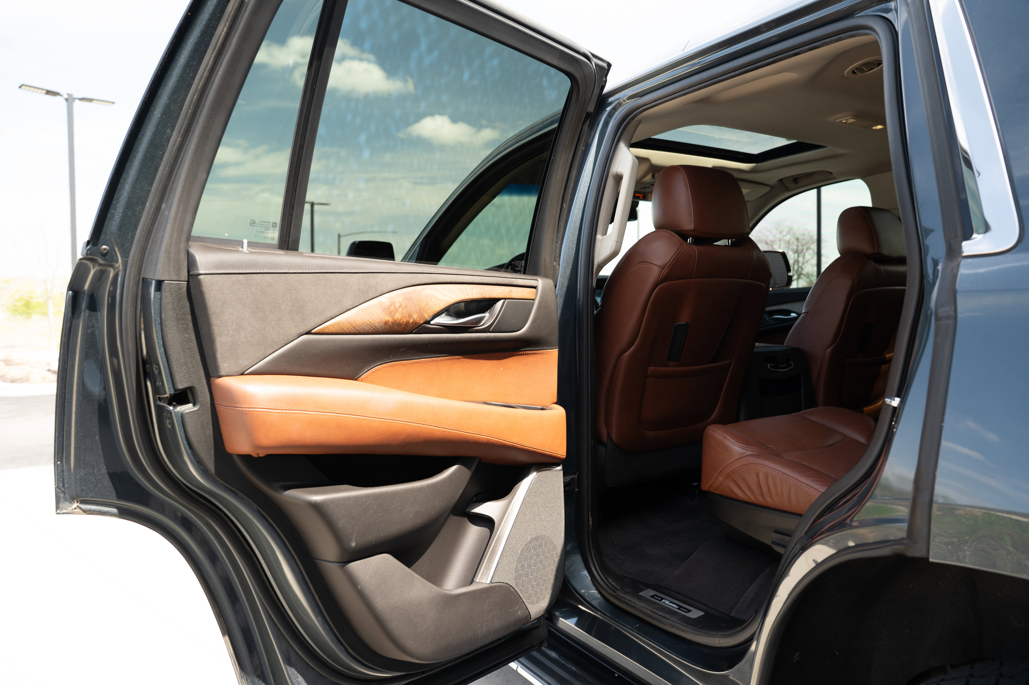 Used 2020 Cadillac Escalade Luxury AWD/4WD image 28