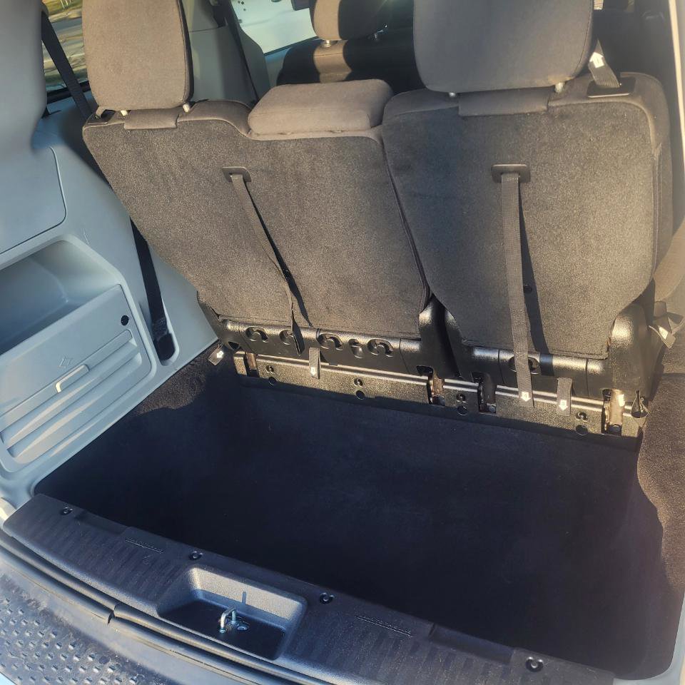 Used 2018 Dodge Grand Caravan SE w/ UConnect Hands-Free Group image 28
