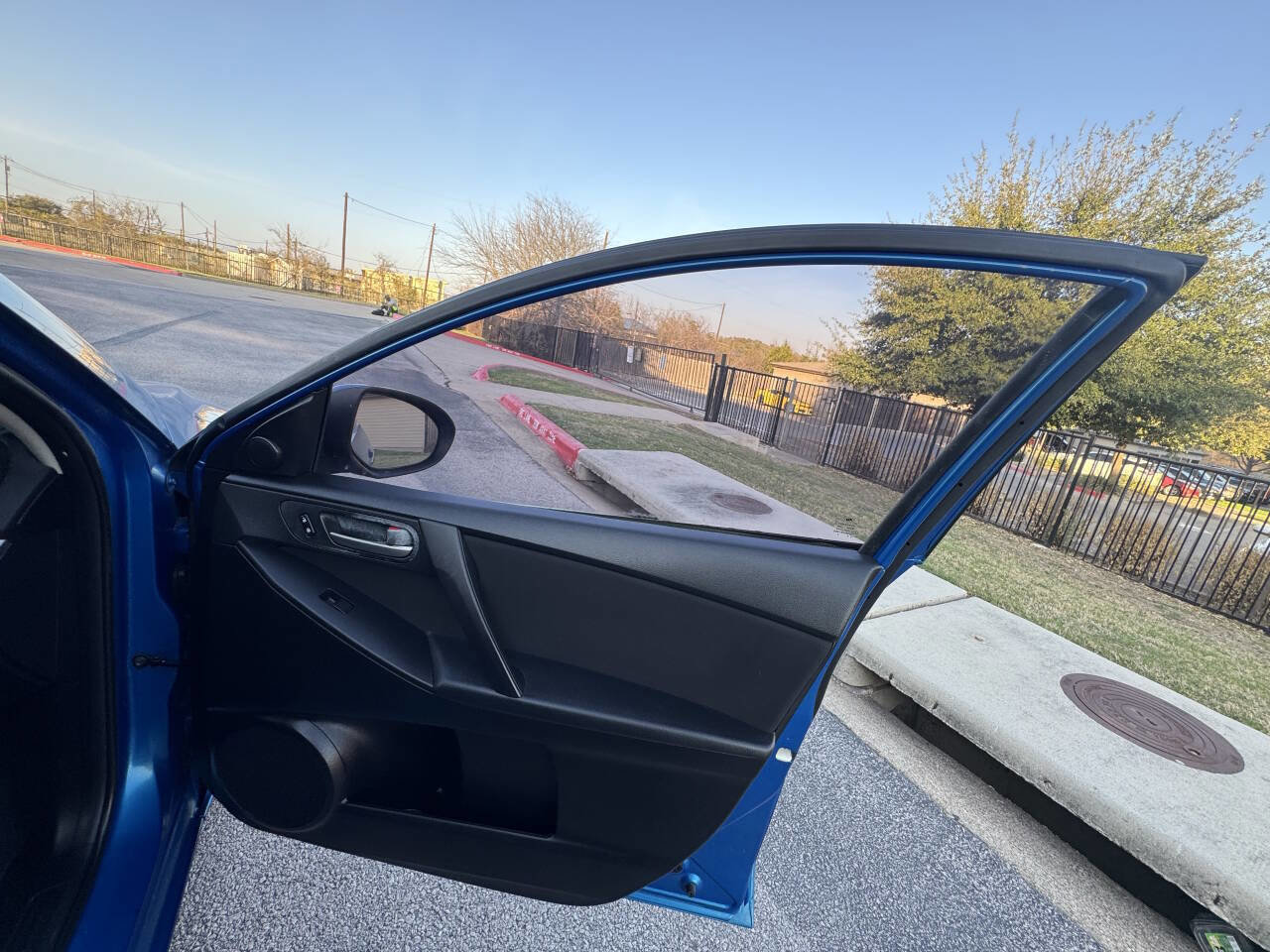 Used 2012 MAZDA MAZDA3 i Touring image 19