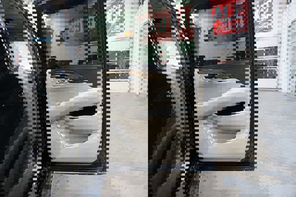 Used 2019 Cadillac Escalade ESV Luxury image 27