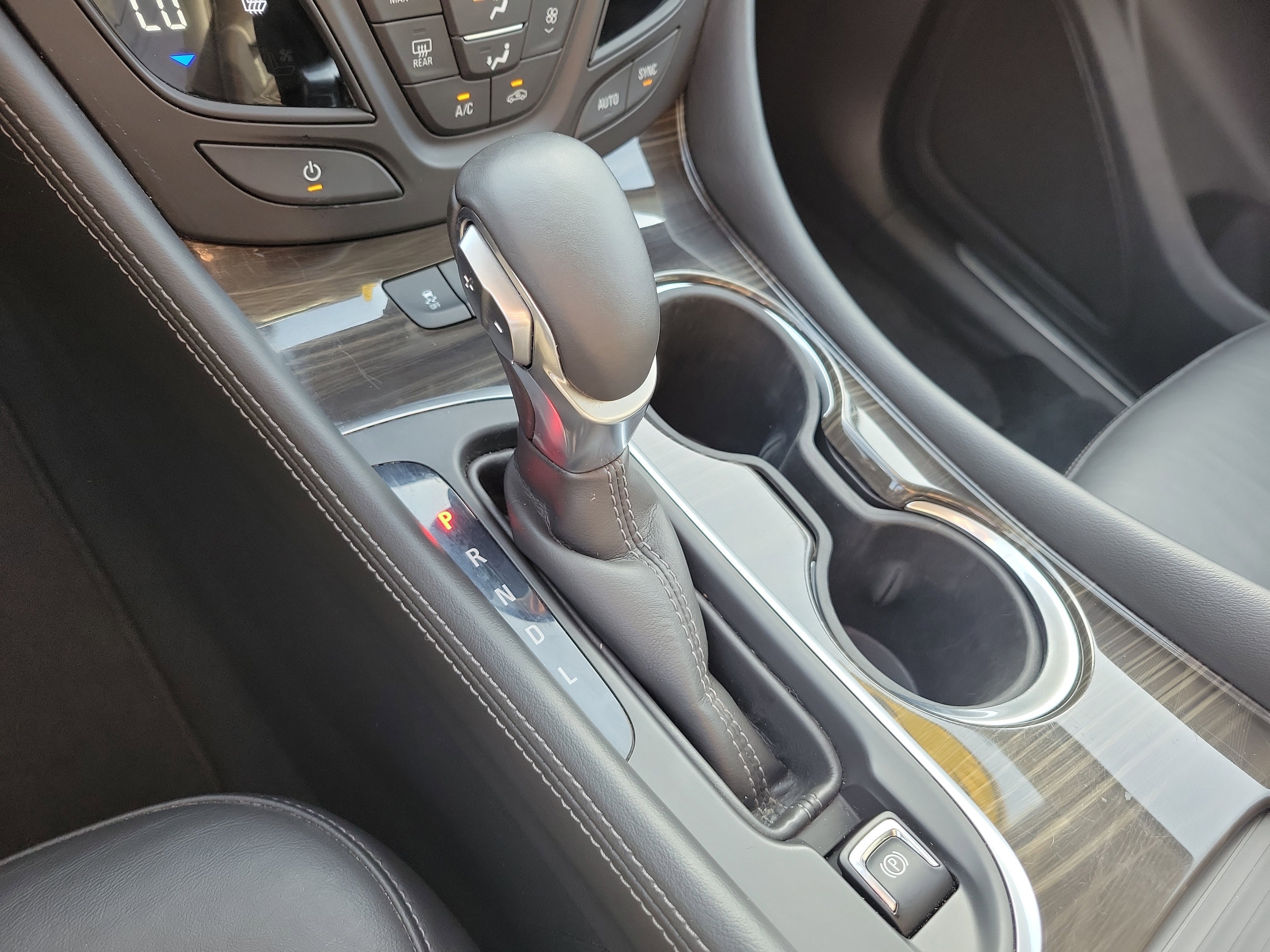 Used 2019 Buick Envision Essence image 35