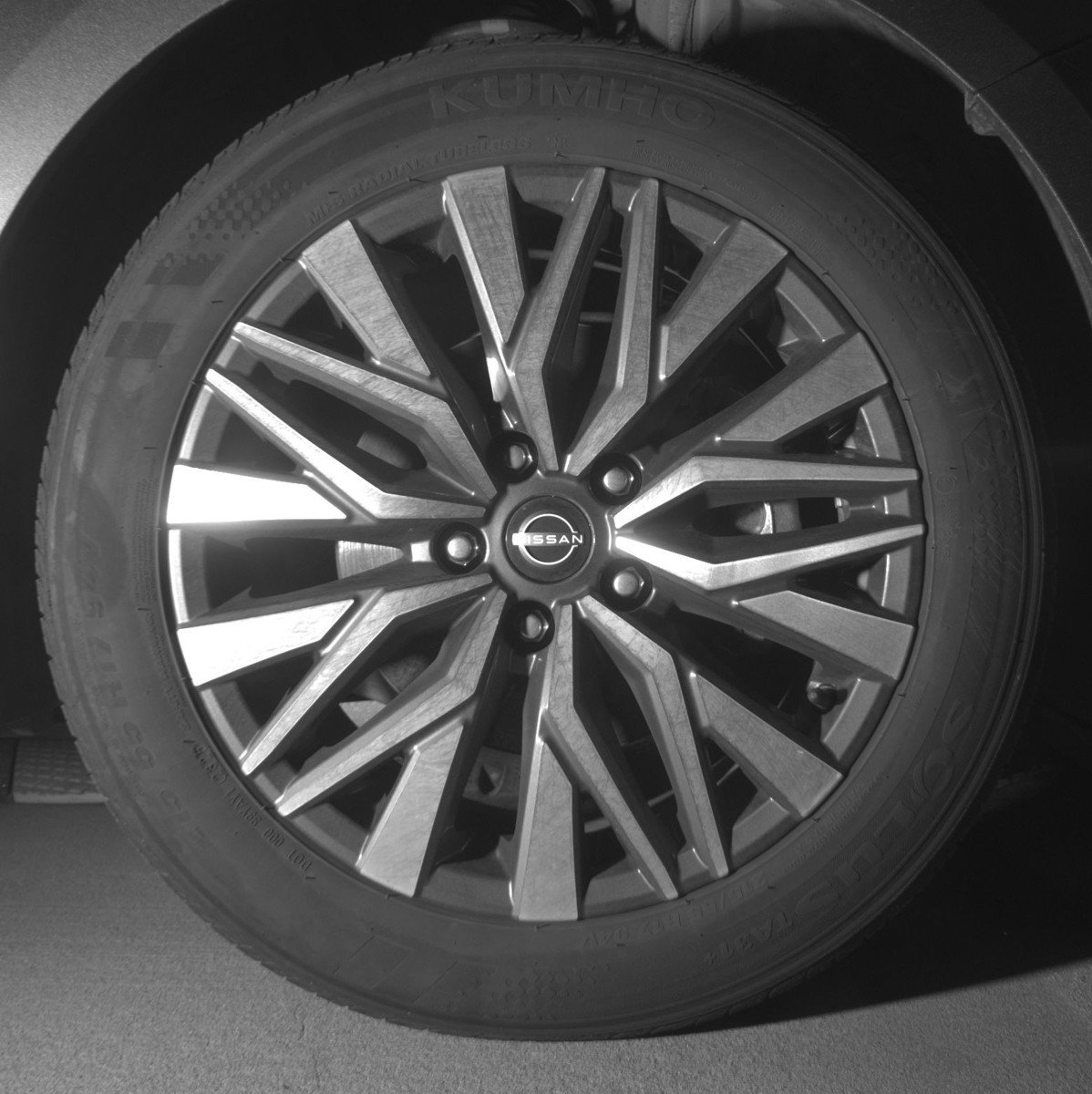 Used 2025 Nissan Altima 2.5 SV FWD image 13