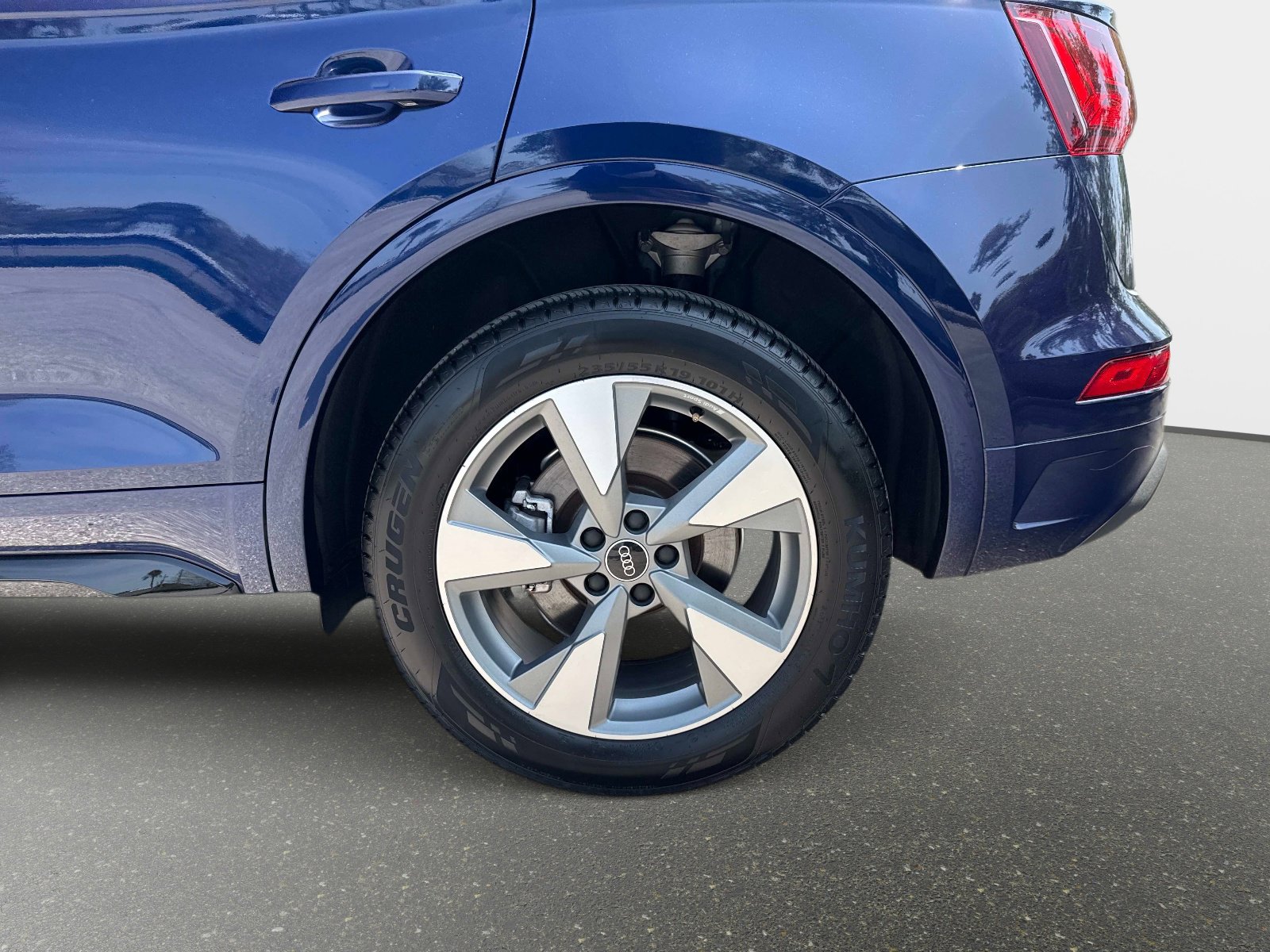 Used 2025 Audi Q5 2.0T Premium w/ Convenience Plus Package image 10