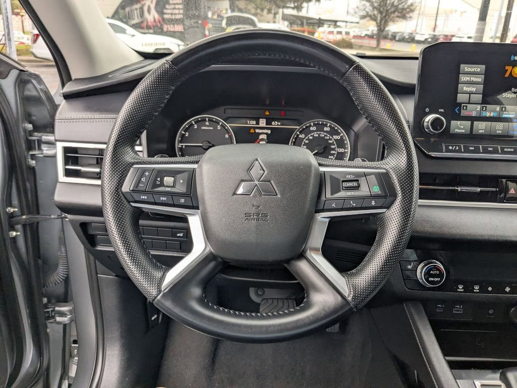 Used 2024 Mitsubishi Outlander SE image 16