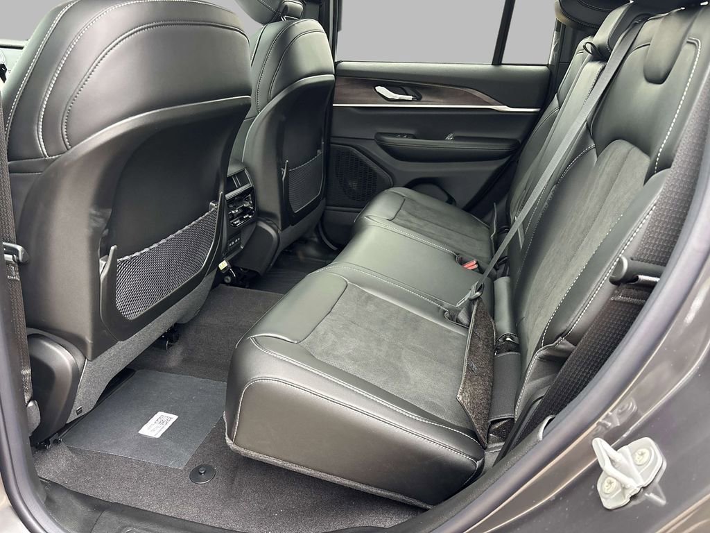 New 2026 Jeep Grand Cherokee Altitude AWD/4WD image 7