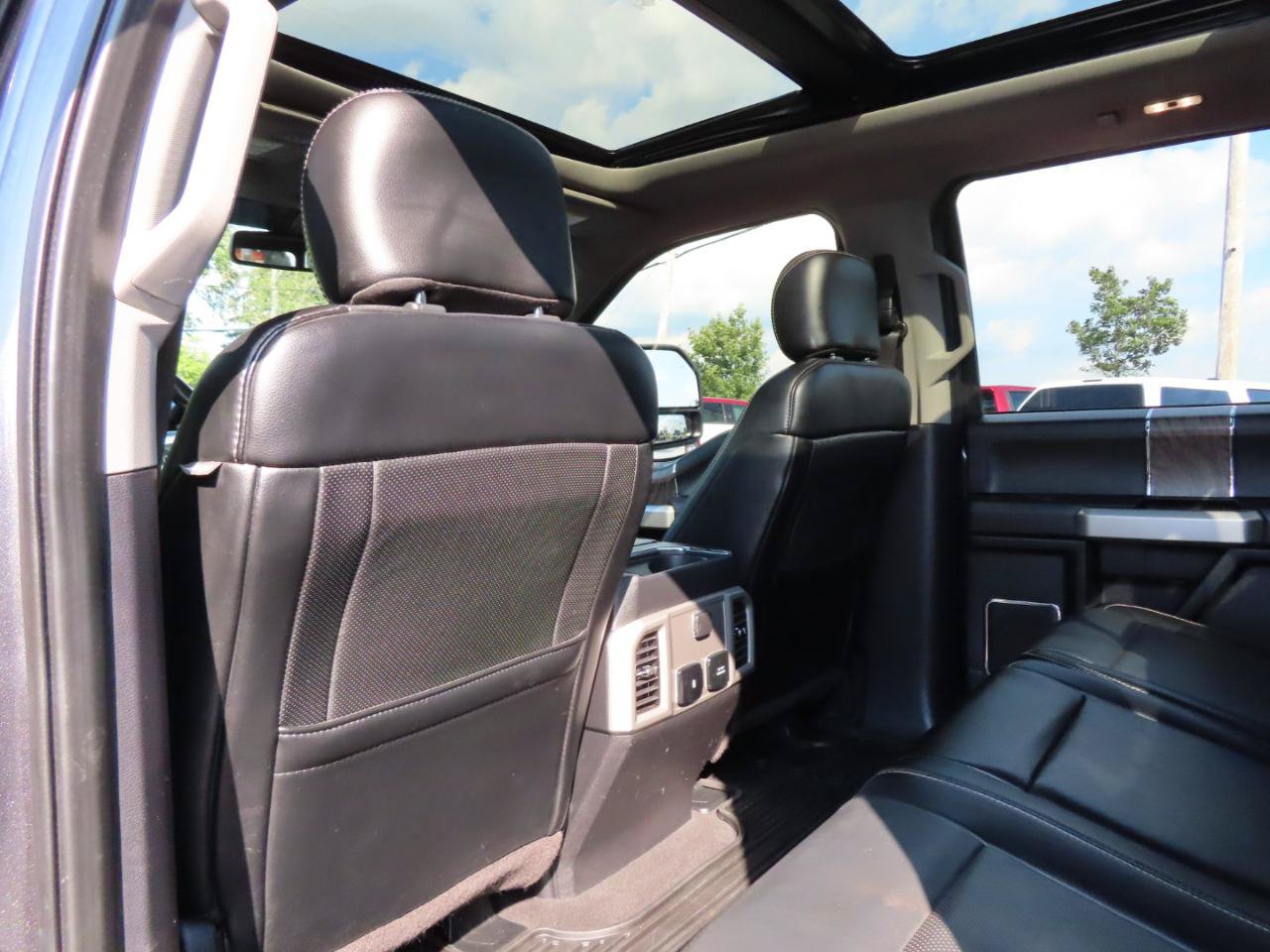 Used 2019 Ford F350 Lariat w/ Lariat Value Package AWD/4WD image 45