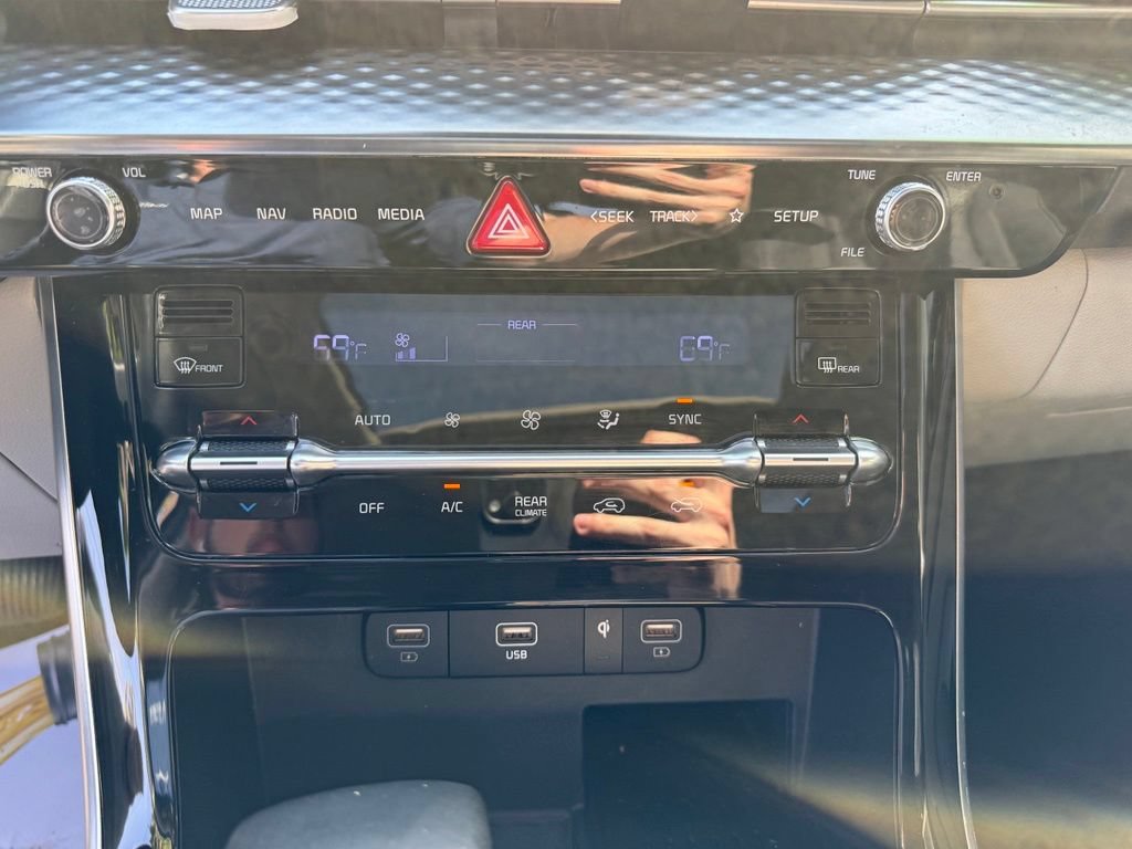 Certified 2024 Kia Carnival SX Prestige FWD image 17