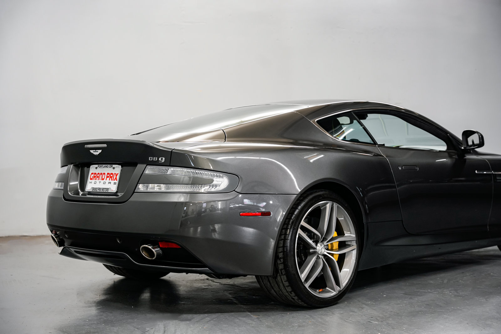 Used 2014 Aston Martin DB9 Coupe RWD image 33