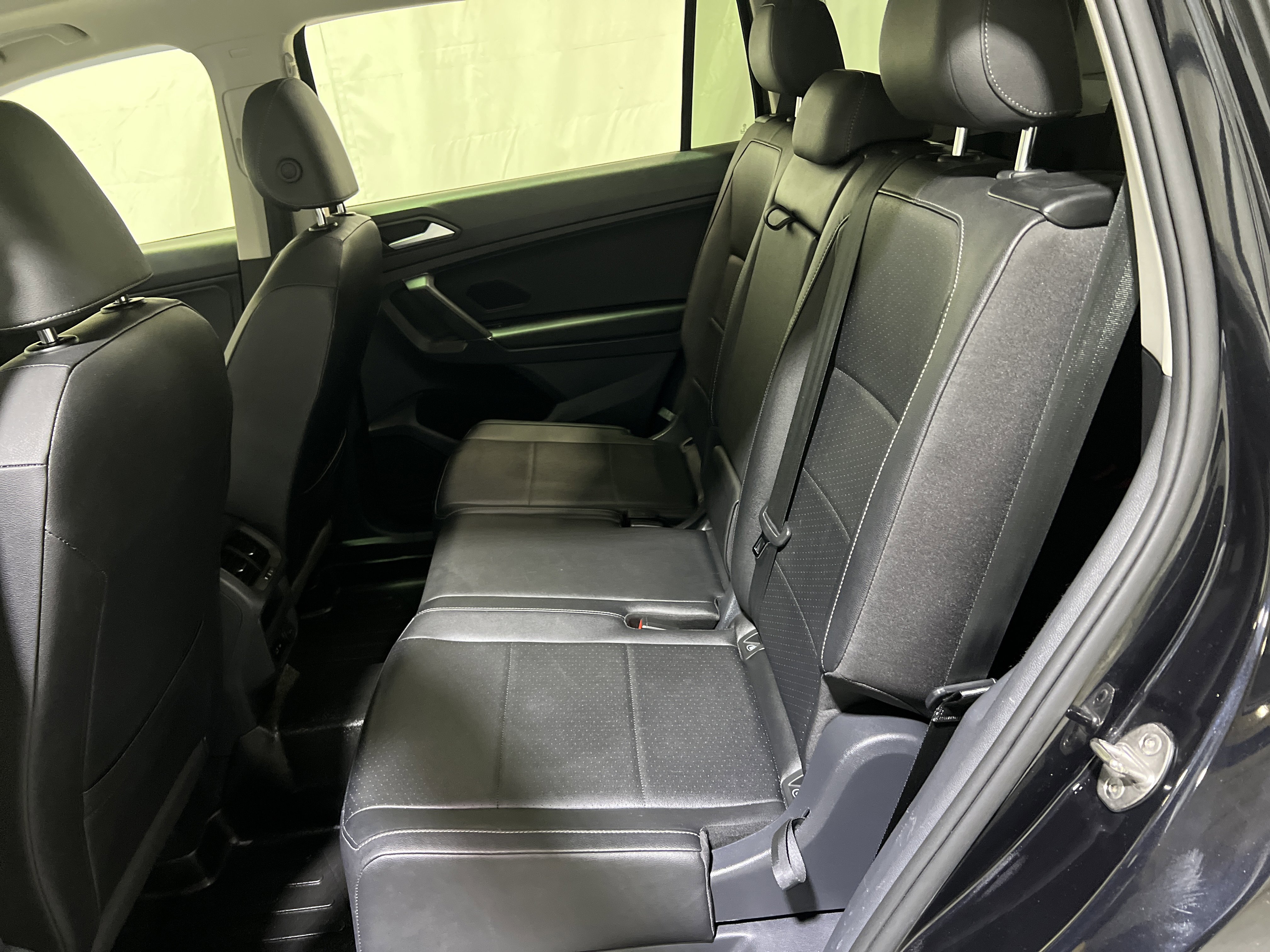 Used 2020 Volkswagen Tiguan SE image 17