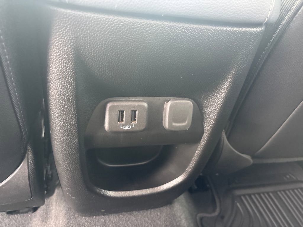 Used 2022 Chevrolet Colorado Z71 AWD/4WD image 32