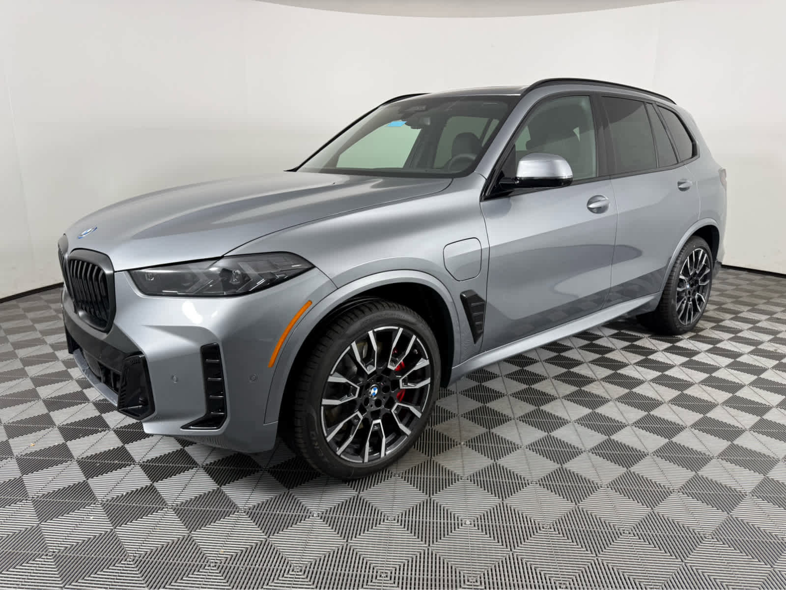 New 2026 BMW X5 xDrive50e w/ M Sport Package AWD/4WD image 7
