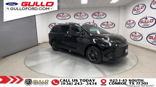 Used 2024 Toyota Sienna XLE Woodland Edition AWD/4WD image 2