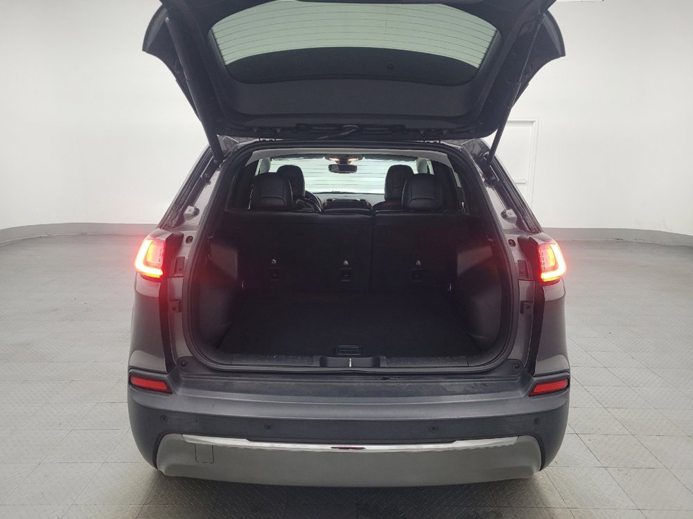 Used 2019 Jeep Cherokee Limited FWD image 29