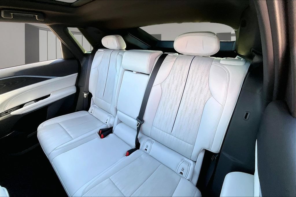 Certified 2024 Cadillac Lyriq Luxury AWD/4WD image 28