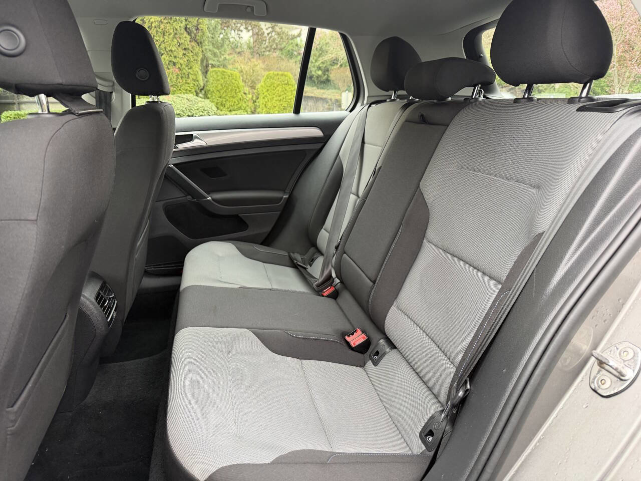 Used 2016 Volkswagen e-Golf SE image 20