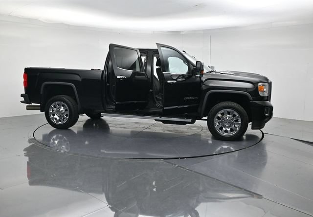 Used 2018 GMC Sierra 2500 Denali w/ Duramax Plus Package AWD/4WD image 54