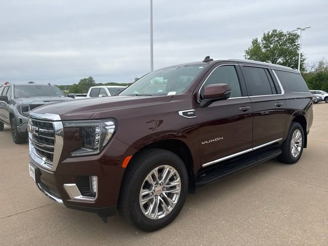 Used 2022 GMC Yukon XL SLT w/ SLT Premium Package AWD/4WD image 7