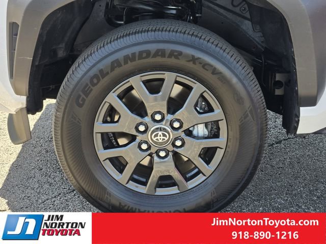 Used 2025 Toyota 4Runner SR5 AWD/4WD image 12