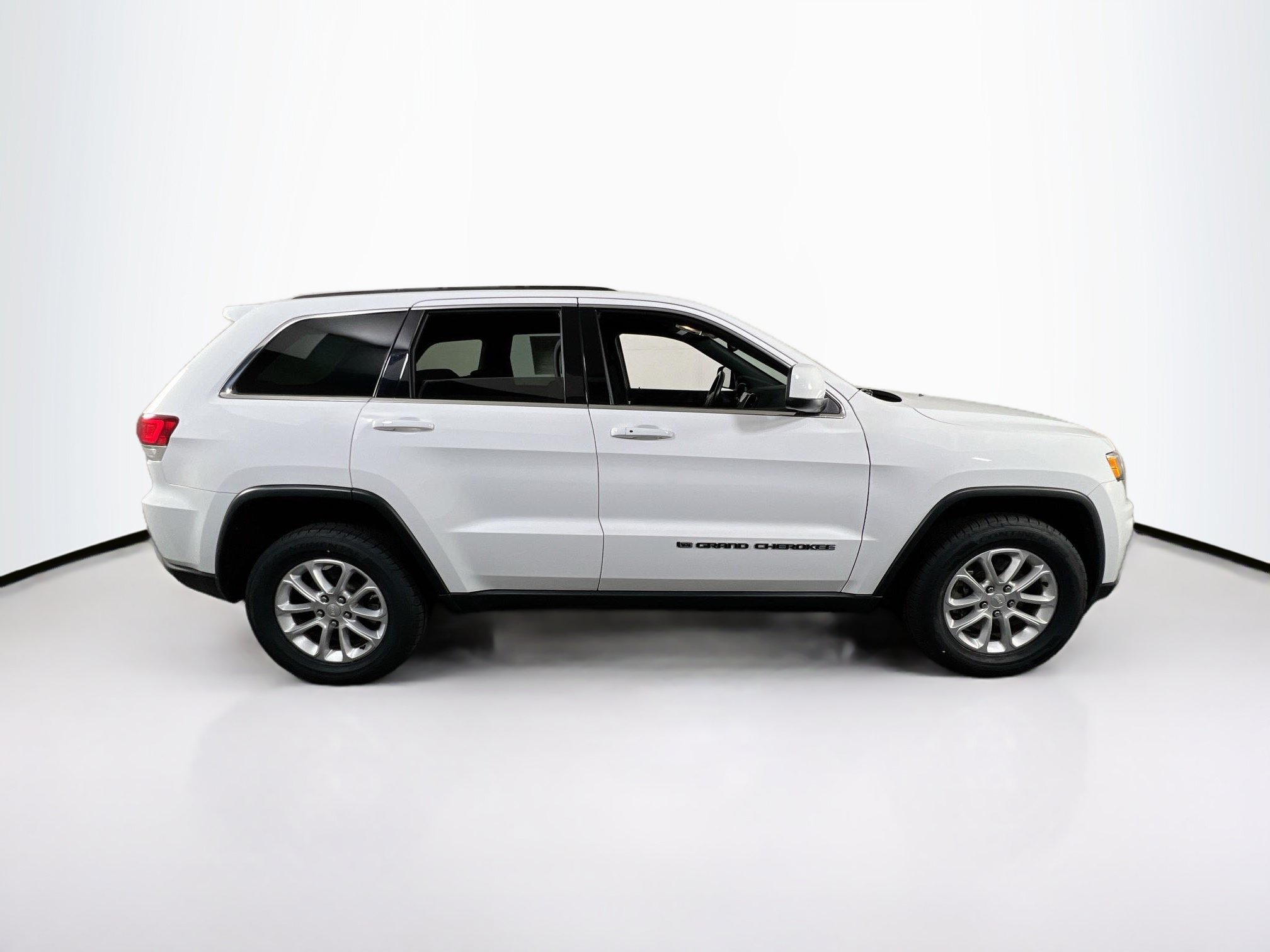 Used 2022 Jeep Grand Cherokee Laredo E AWD/4WD image 4