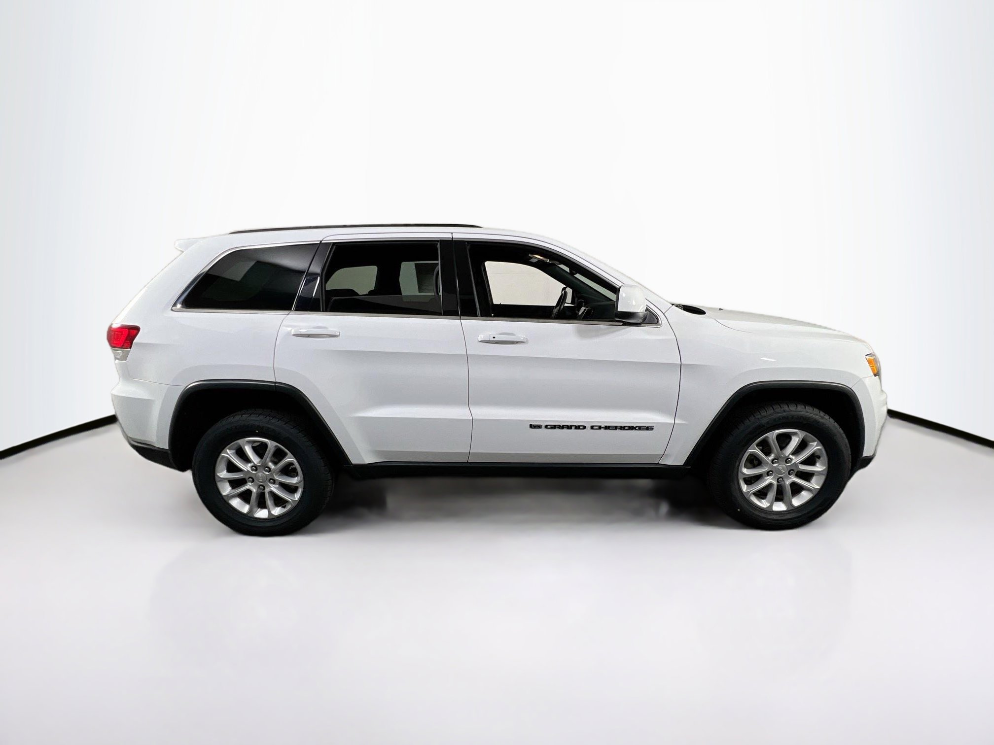 Used 2022 Jeep Grand Cherokee Laredo E AWD/4WD image 4