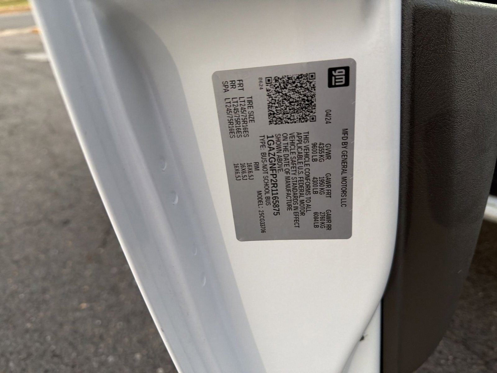 Used 2024 Chevrolet Express 3500 LS image 28