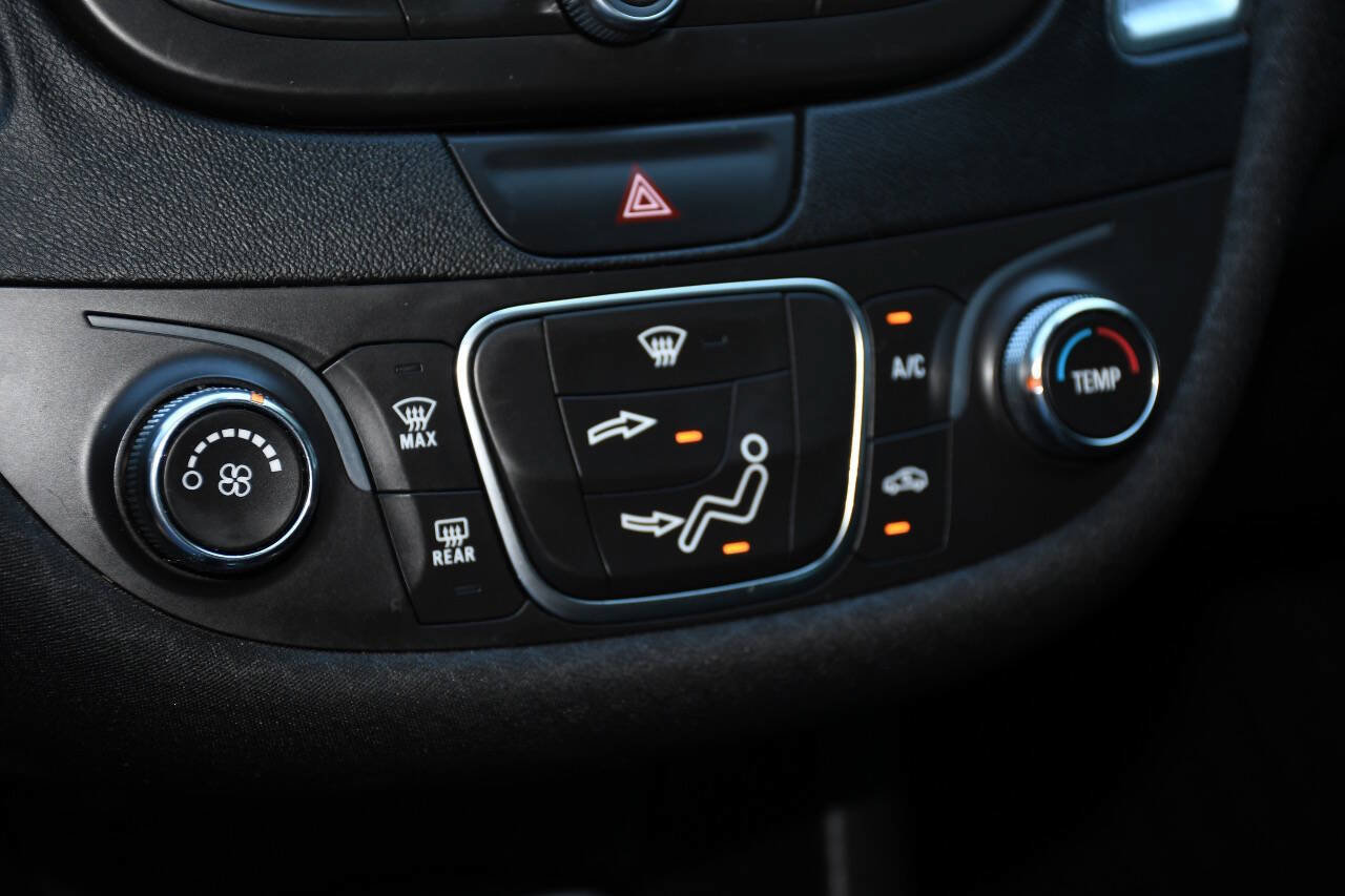 Used 2018 Chevrolet Malibu LT FWD image 39
