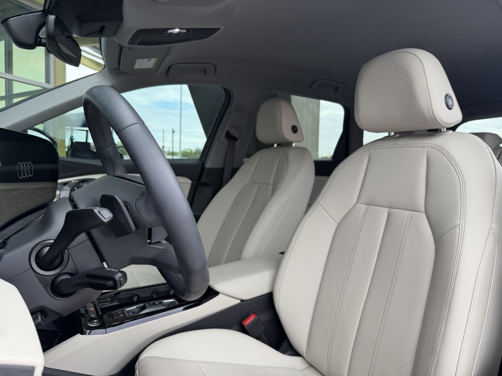 Used 2025 Audi Q6 e-tron Premium RWD image 35