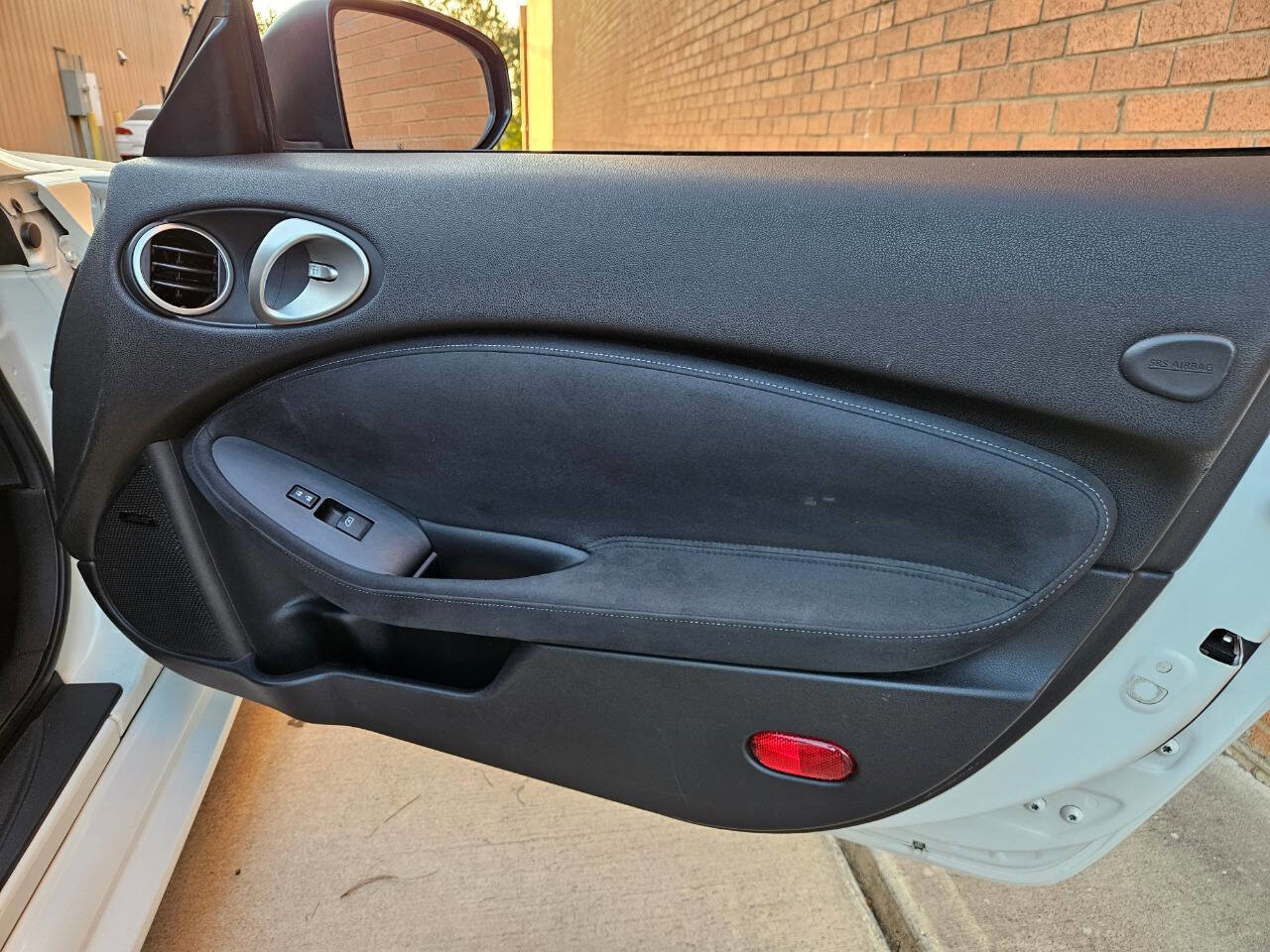 Used 2010 Nissan 370Z Touring image 15