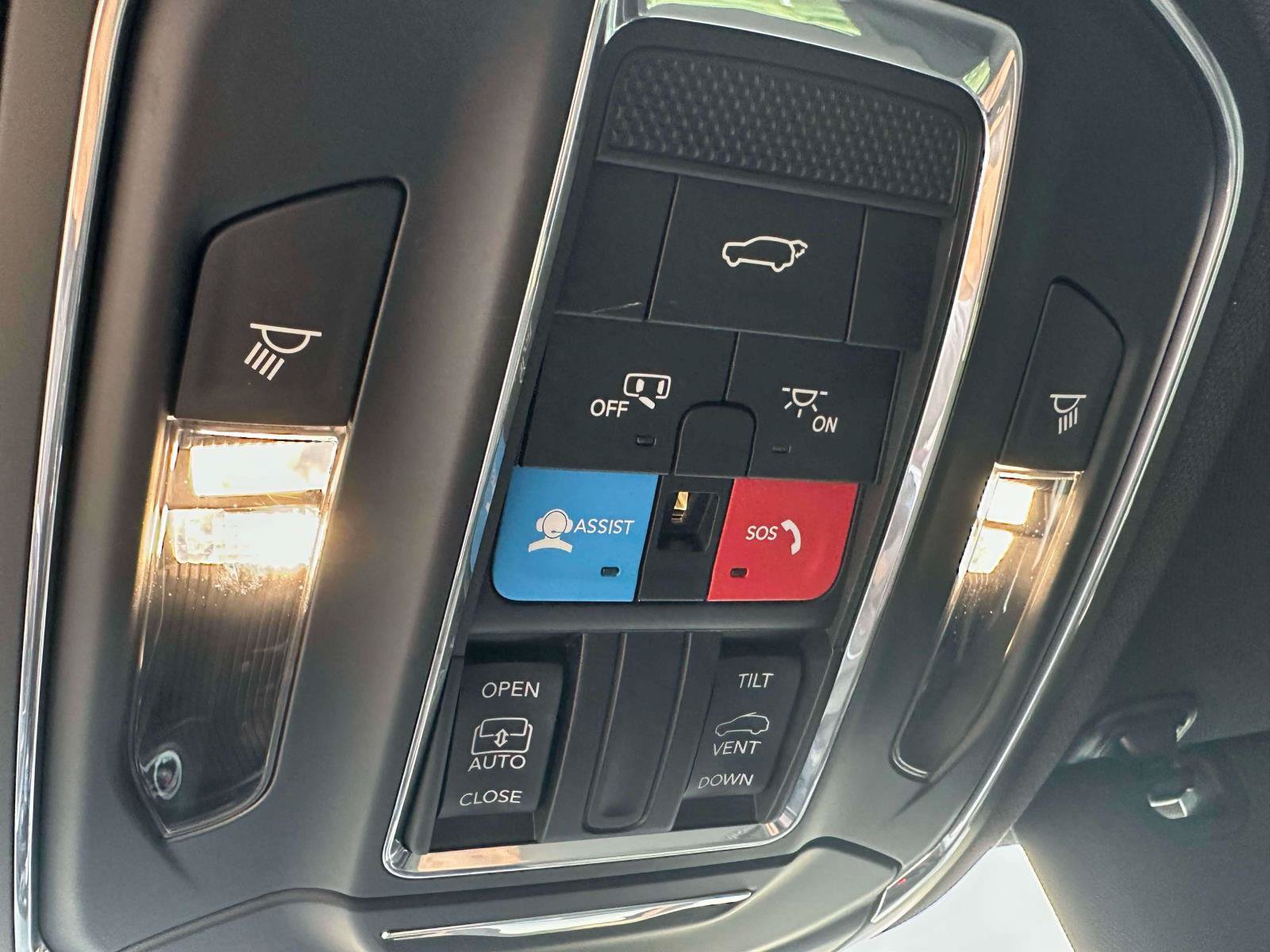 Used 2024 Jeep Grand Cherokee Altitude AWD/4WD image 30