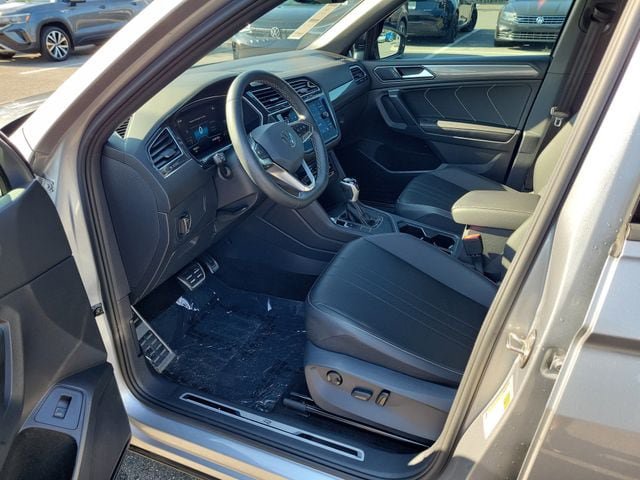 Used 2023 Volkswagen Tiguan SE R-Line FWD image 18
