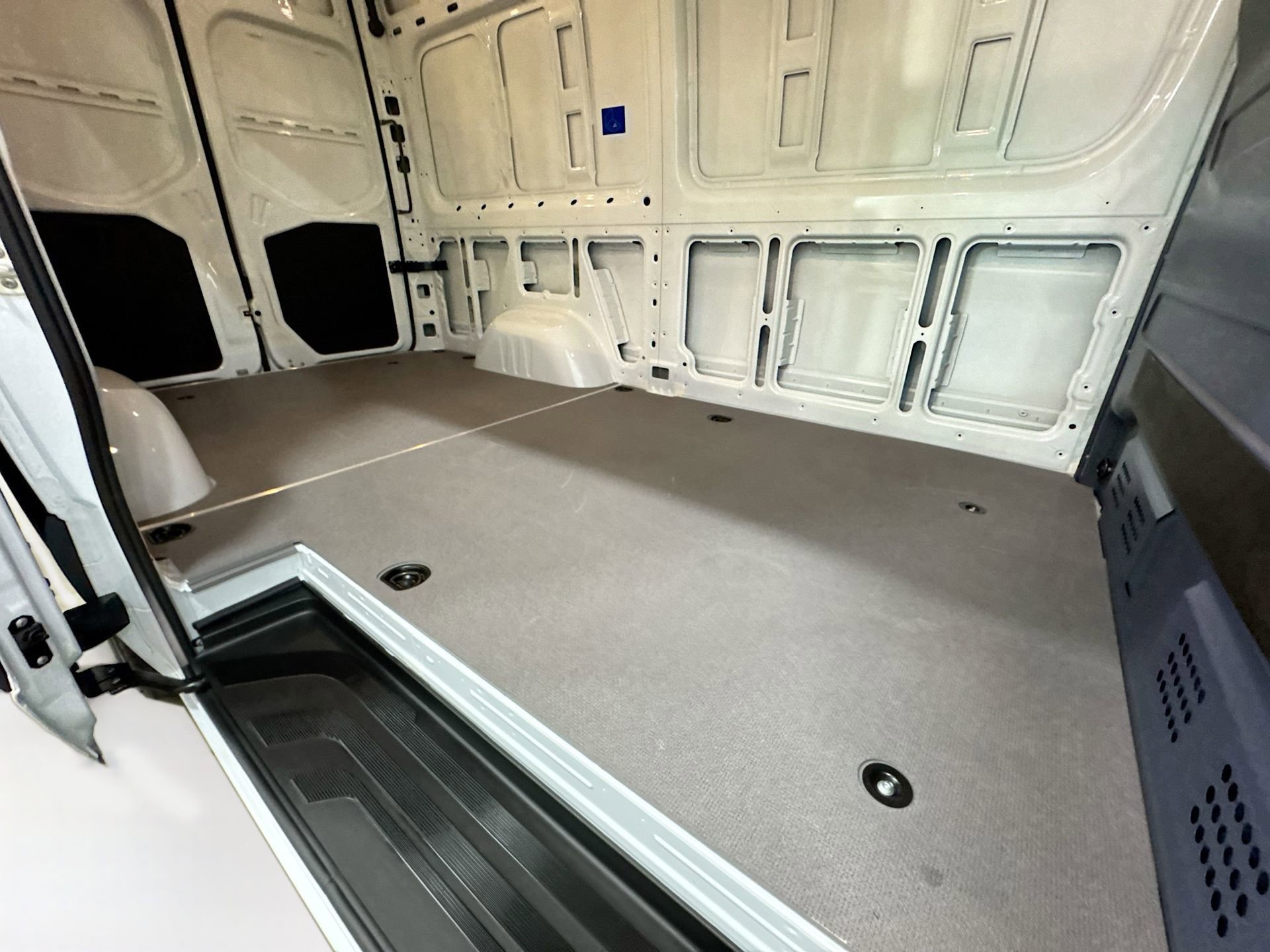 Used 2025 Mercedes-Benz Sprinter 2500 image 25