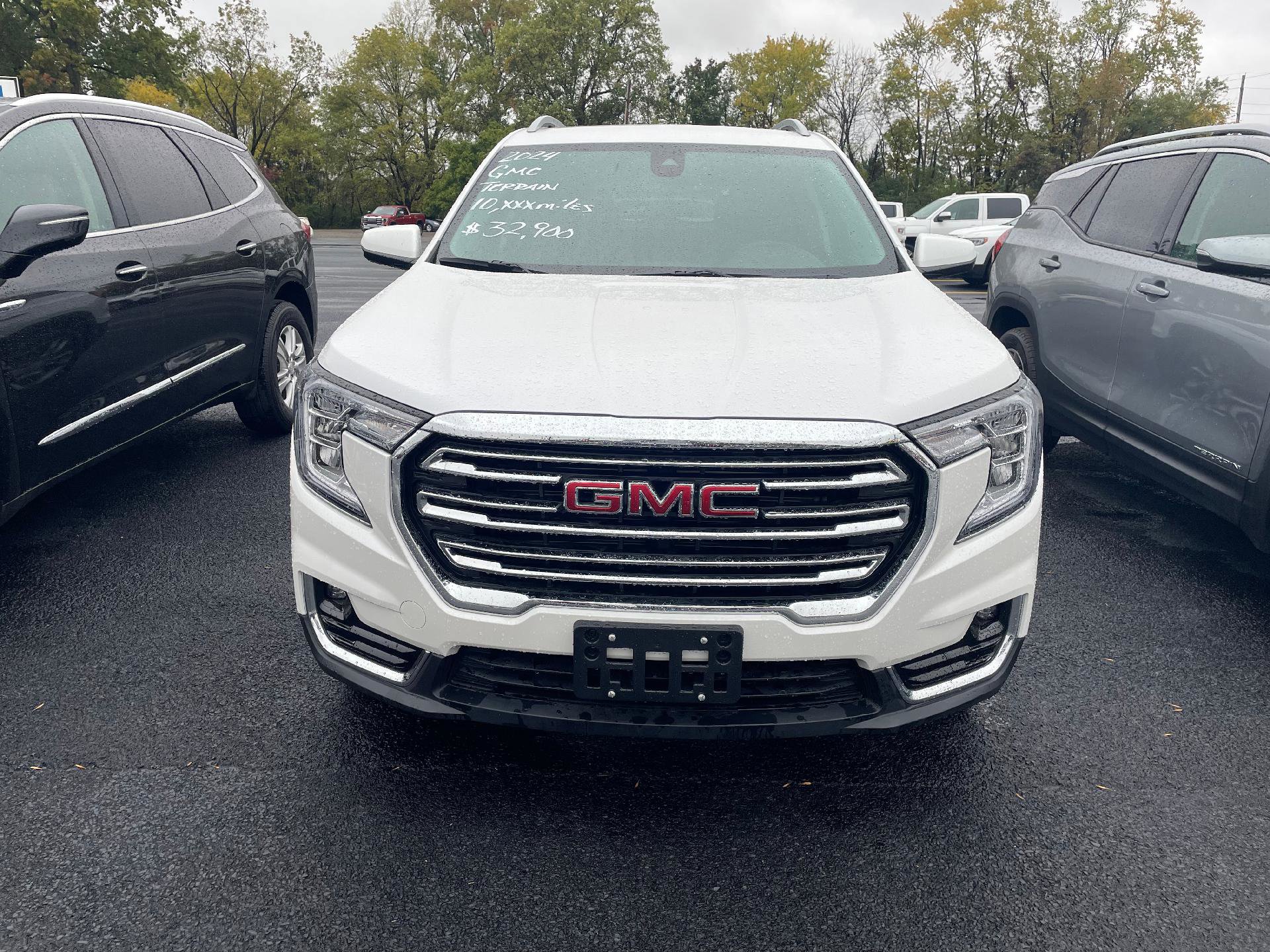 Used 2024 GMC Terrain SLT w/ Infotainment Package II image 5