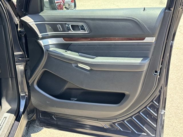 Used 2017 Ford Explorer Platinum AWD/4WD image 8