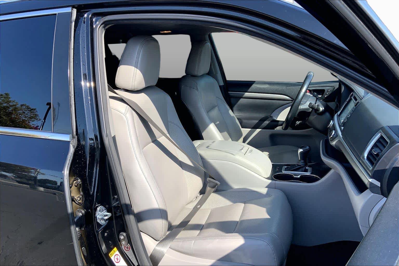 Used 2018 Toyota Highlander Limited FWD image 7