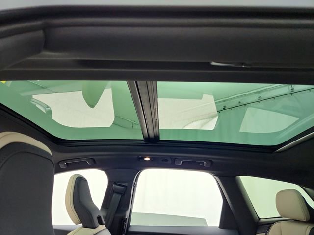 New 2026 Volvo XC60 B5 Plus w/ Climate Package image 18