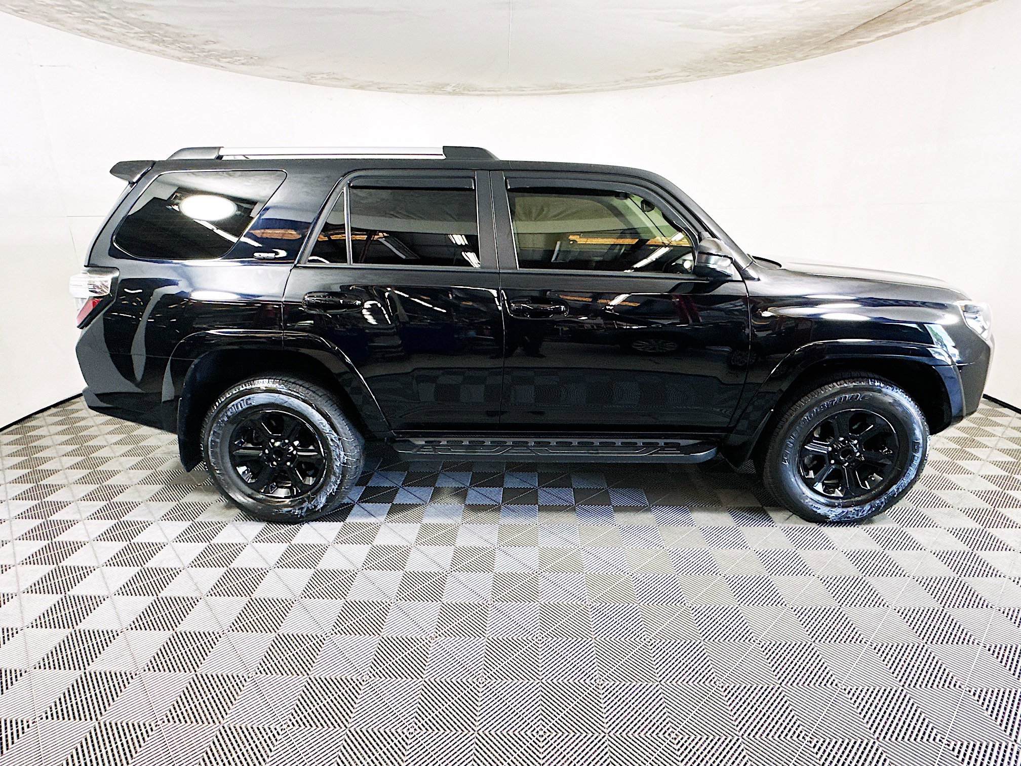 Used 2024 Toyota 4Runner SR5 AWD/4WD image 2