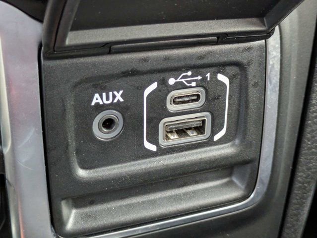 Used 2025 Jeep Gladiator Mojave AWD/4WD image 22