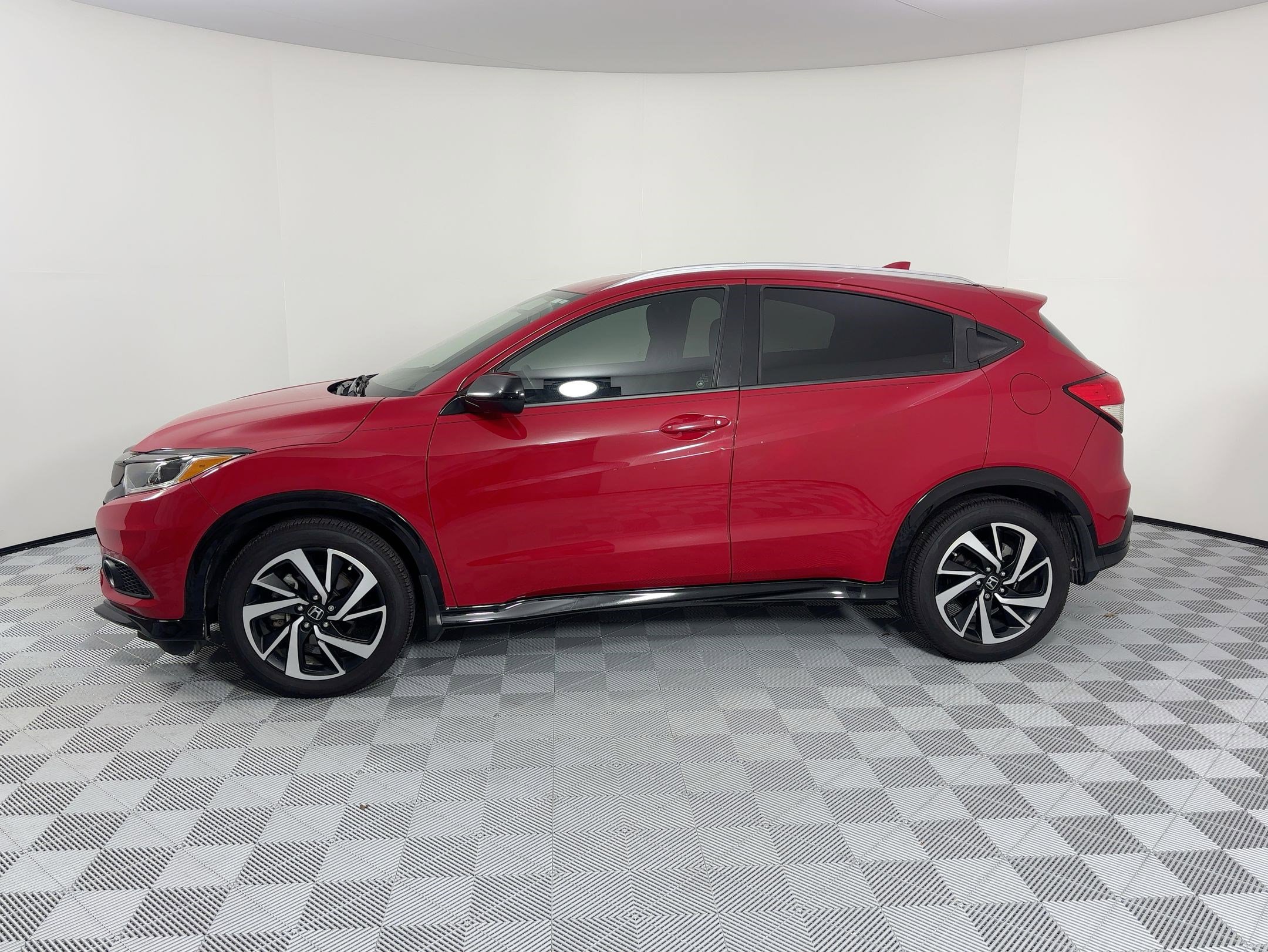 Used 2019 Honda HR-V Sport image 2