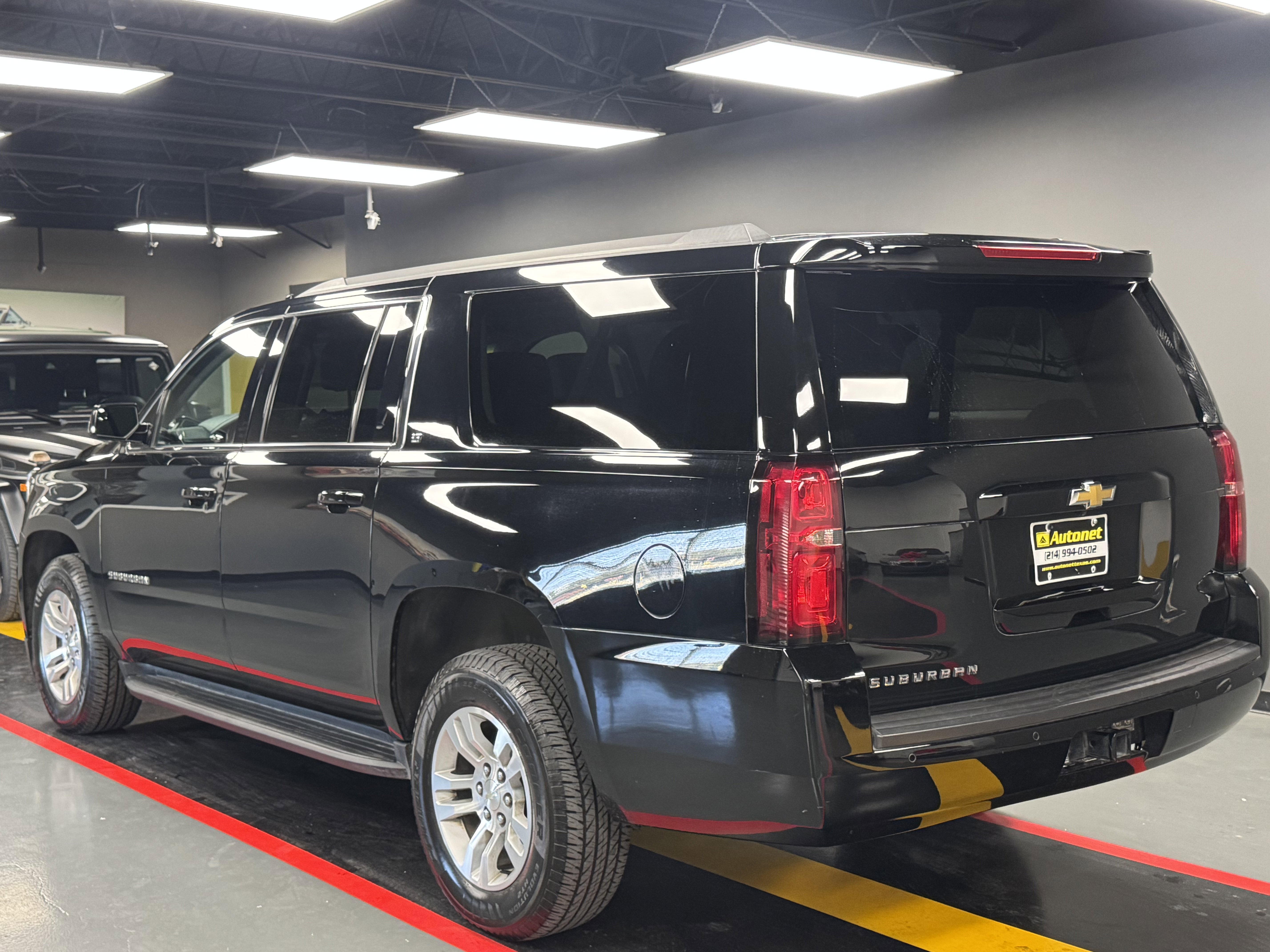 Used 2020 Chevrolet Suburban LT image 4