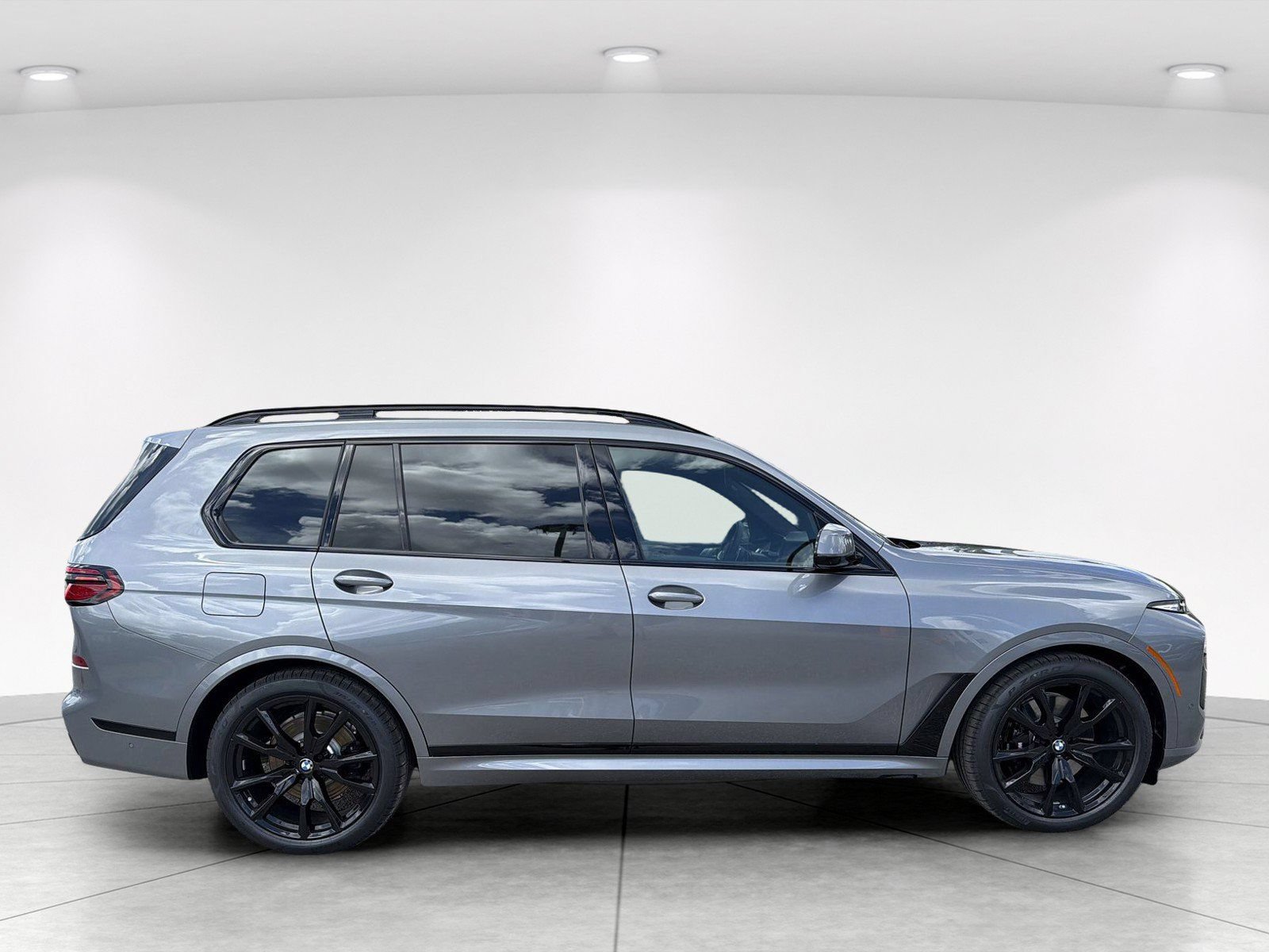 New 2027 BMW X7 xDrive40i w/ M Sport Package AWD/4WD image 3