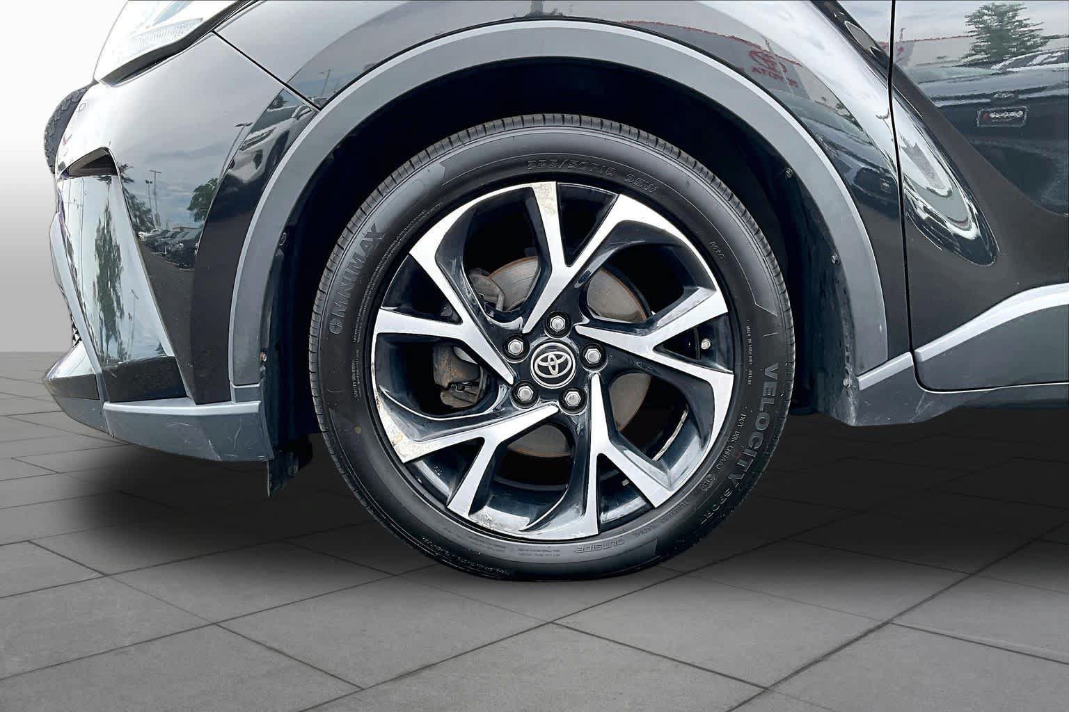 Used 2020 Toyota C-HR XLE FWD image 10